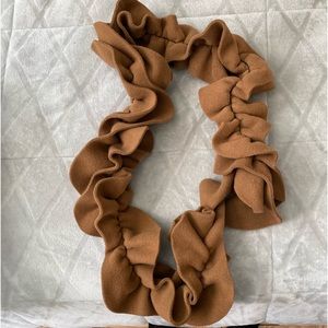 Janska Polartec Ruffle Scarf